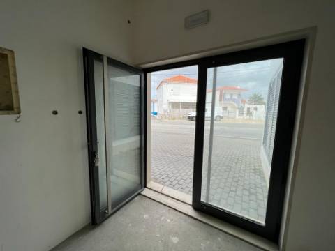 Loja na Carvoeira com 100m2