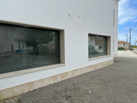 Loja na Carvoeira com 100m2