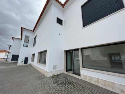 Loja na Carvoeira com 100m2