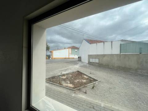 Loja na Carvoeira com 100m2