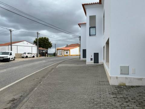 Loja na Carvoeira com 100m2