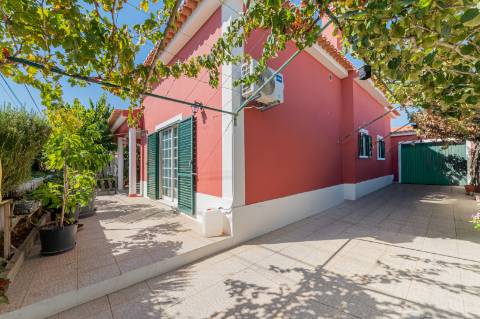 Moradia T2+3 Mobilada em Azeitão