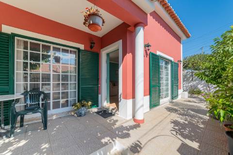 Moradia T2+3 Mobilada em Azeitão