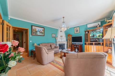 Moradia T2+3 Mobilada em Azeitão