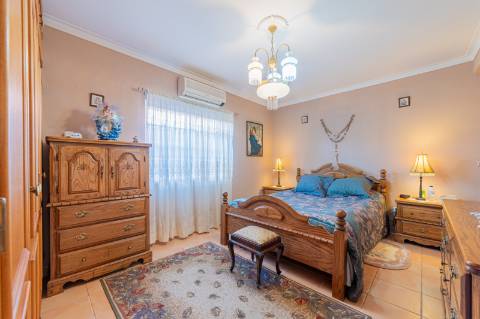 Moradia T2+3 Mobilada em Azeitão