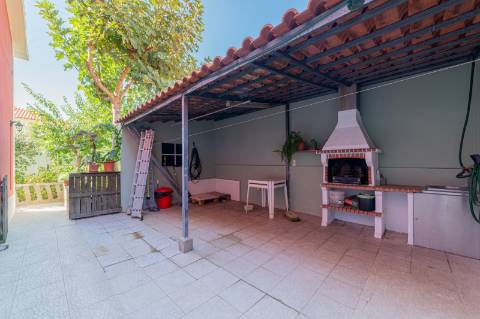 Moradia T2+3 Mobilada em Azeitão