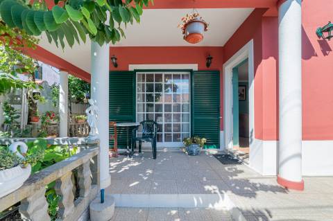 Moradia T2+3 Mobilada em Azeitão