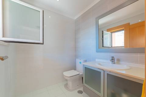 Moradia T3 de 3 pisos - São Domingos de Rana