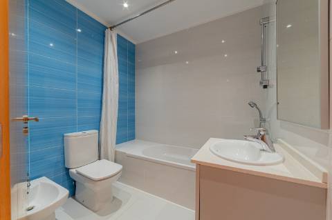 Moradia T3 de 3 pisos - São Domingos de Rana