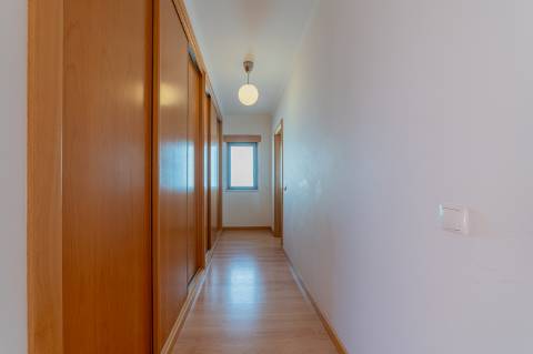 Moradia T3 de 3 pisos - São Domingos de Rana