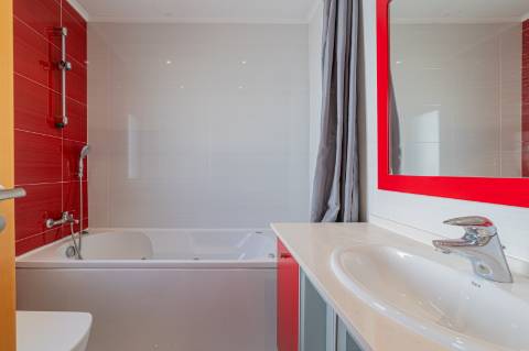 Moradia T3 de 3 pisos - São Domingos de Rana