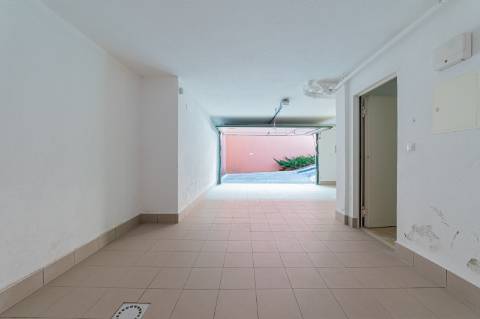 Moradia T3 de 3 pisos - São Domingos de Rana