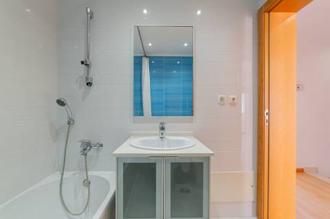 Moradia T3 de 3 pisos - São Domingos de Rana