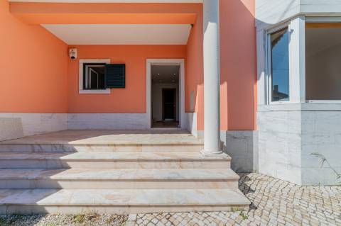 Moradia T3 à venda em São Domingos de Rana