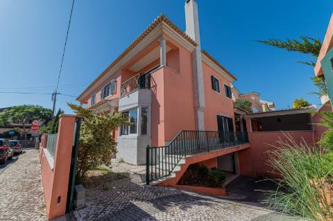 Moradia T3 à venda em São Domingos de Rana