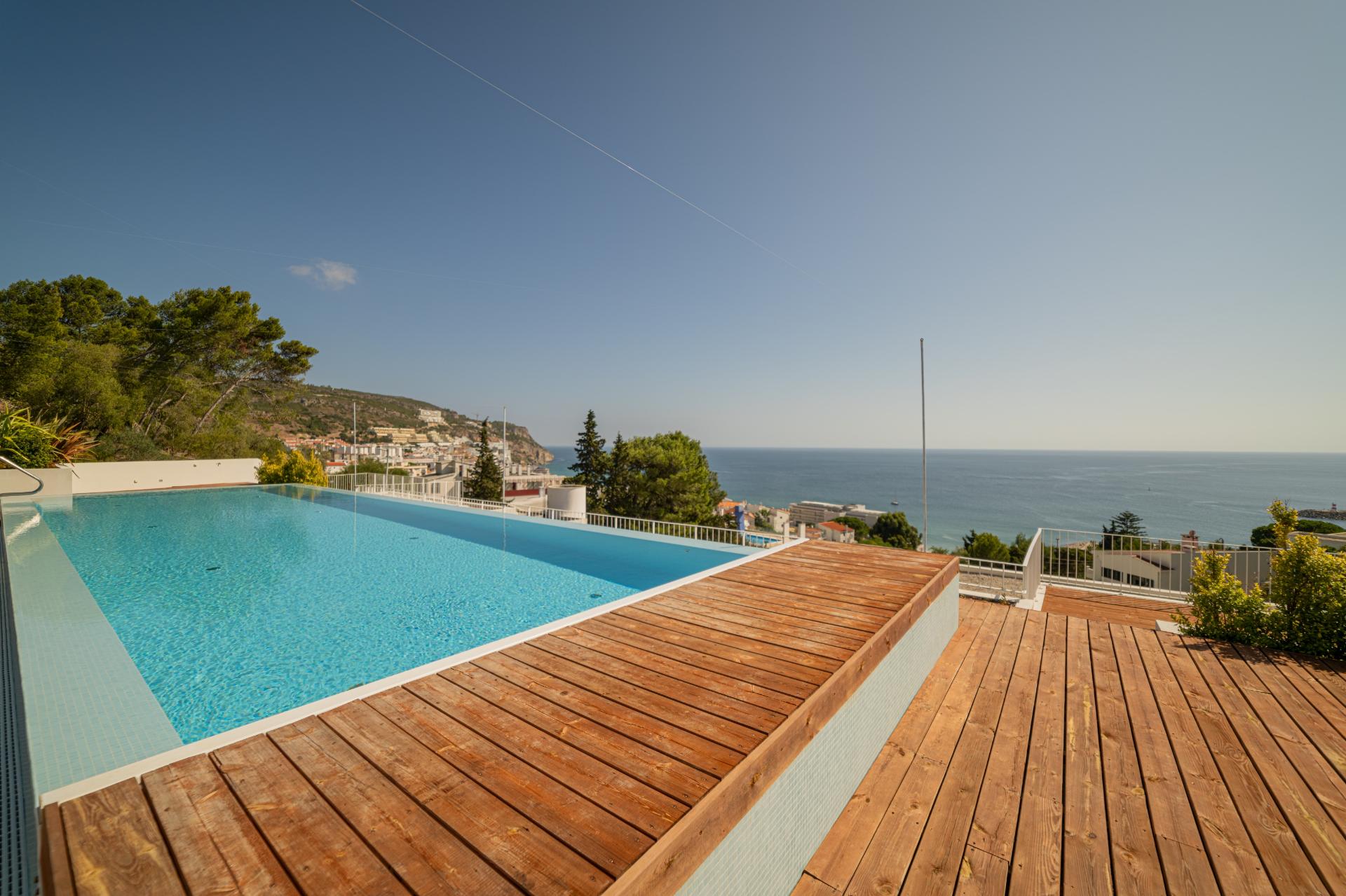 Apartamento T2+1 com jardim privativo no Condomínio Jardins do Mar, Sesimbra