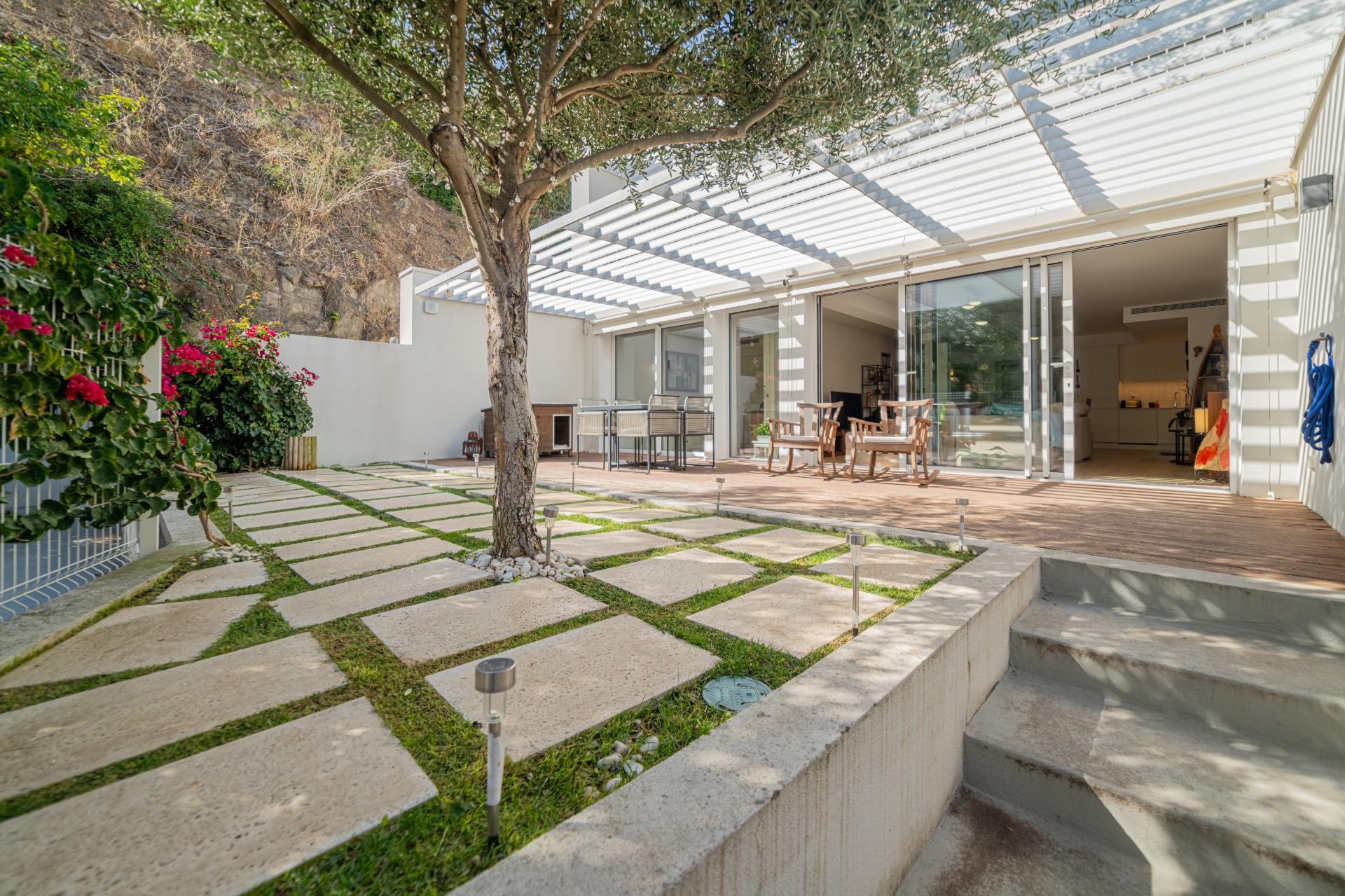 Apartamento T2+1 com jardim privativo no Condomínio Jardins do Mar, Sesimbra