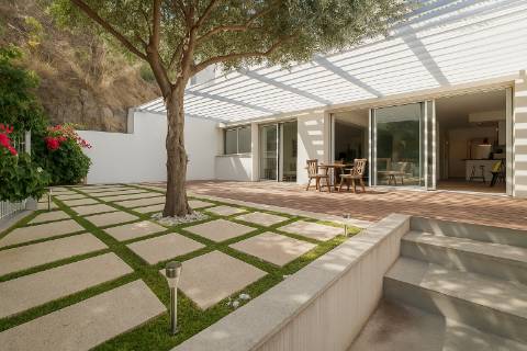 Apartamento T2+1 com jardim privativo no Condomínio Jardins do Mar, Sesimbra