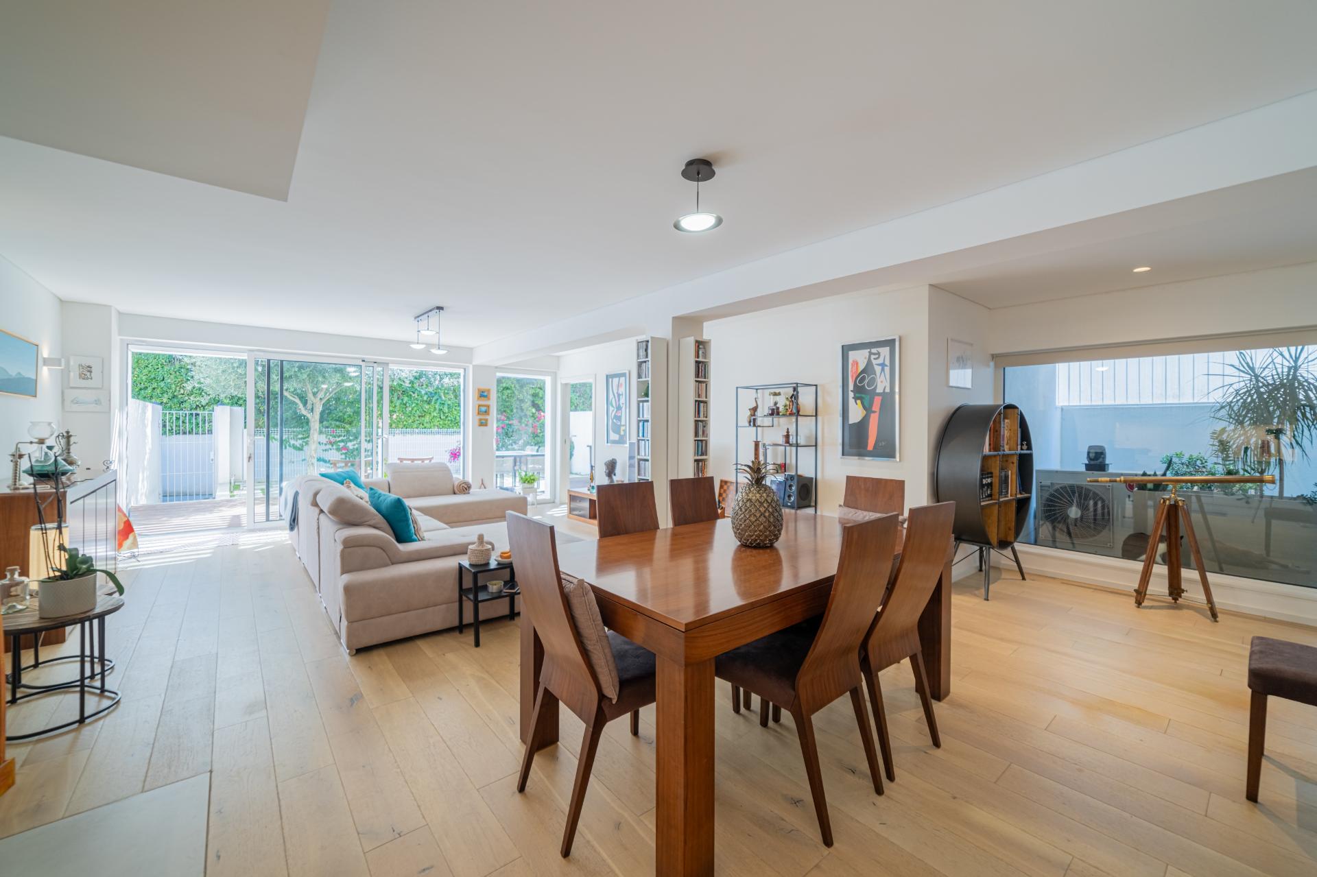 Apartamento T2+1 com jardim privativo no Condomínio Jardins do Mar, Sesimbra