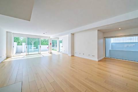 Apartamento T2+1 com jardim privativo no Condomínio Jardins do Mar, Sesimbra