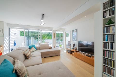 Apartamento T2+1 com jardim privativo no Condomínio Jardins do Mar, Sesimbra