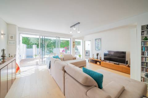 Apartamento T2+1 com jardim privativo no Condomínio Jardins do Mar, Sesimbra