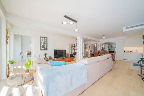 Apartamento T2+1 com jardim privativo no Condomínio Jardins do Mar, Sesimbra