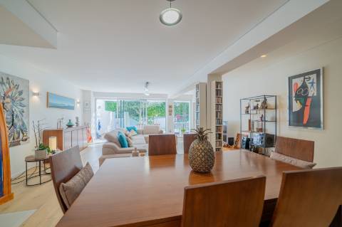 Apartamento T2+1 com jardim privativo no Condomínio Jardins do Mar, Sesimbra