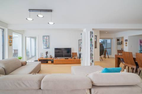 Apartamento T2+1 com jardim privativo no Condomínio Jardins do Mar, Sesimbra