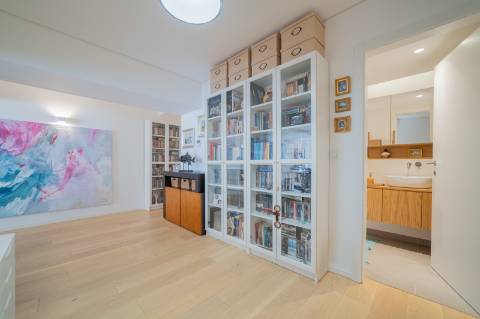 Apartamento T2+1 com jardim privativo no Condomínio Jardins do Mar, Sesimbra