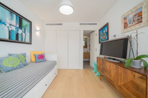 Apartamento T2+1 com jardim privativo no Condomínio Jardins do Mar, Sesimbra