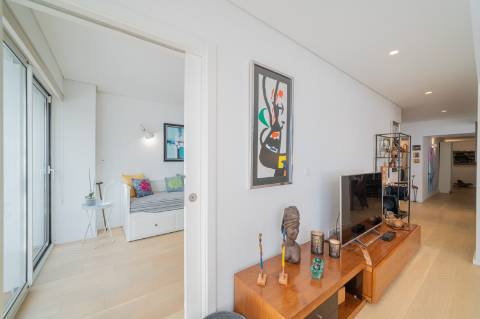 Apartamento T2+1 com jardim privativo no Condomínio Jardins do Mar, Sesimbra