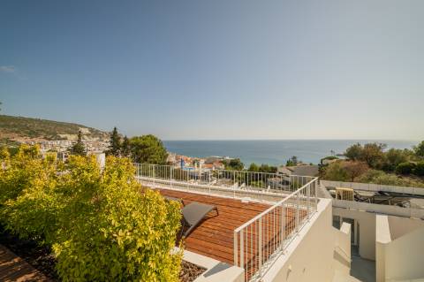 Apartamento T2+1 com jardim privativo no Condomínio Jardins do Mar, Sesimbra