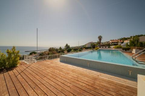 Apartamento T2+1 com jardim privativo no Condomínio Jardins do Mar, Sesimbra