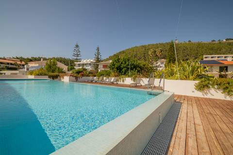 Apartamento T2+1 com jardim privativo no Condomínio Jardins do Mar, Sesimbra