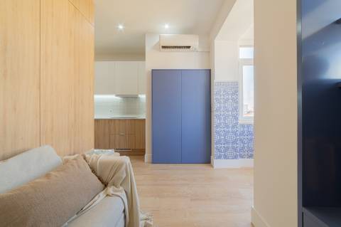 Um apartamento cheio de alma, num pedaço de Lisboa com arte, luz e história