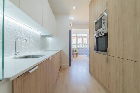 Um apartamento cheio de alma, num pedaço de Lisboa com arte, luz e história