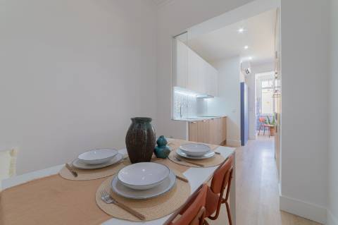 Um apartamento cheio de alma, num pedaço de Lisboa com arte, luz e história