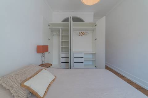 Um apartamento cheio de alma, num pedaço de Lisboa com arte, luz e história