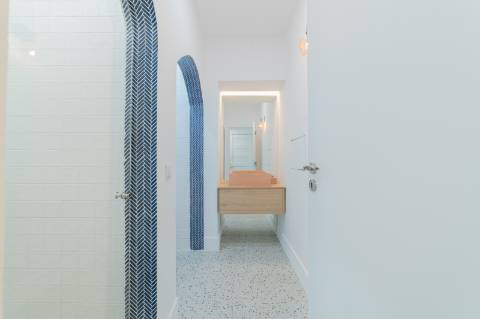 Um apartamento cheio de alma, num pedaço de Lisboa com arte, luz e história