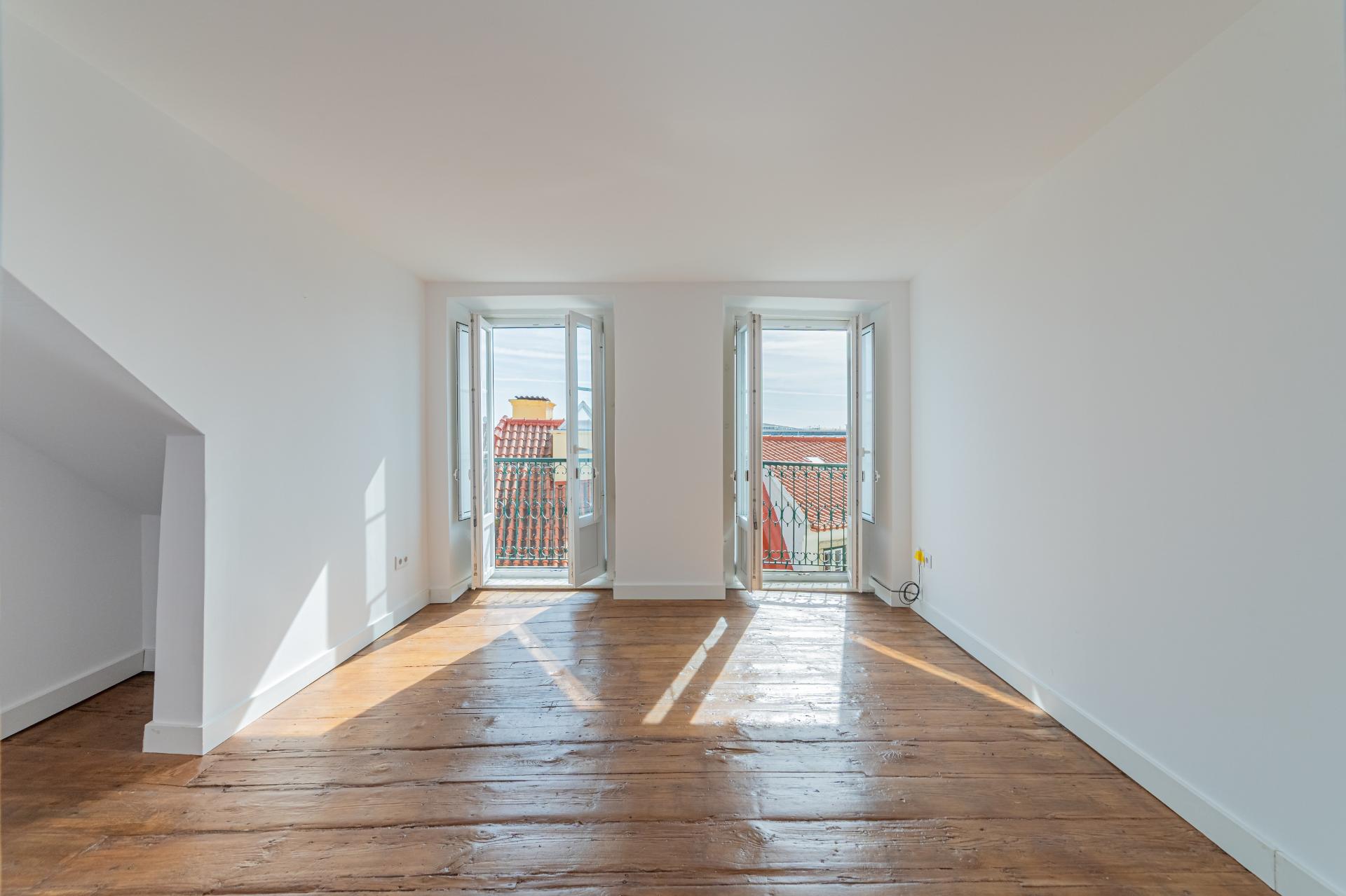 Apartamento T2 com três frentes e vista direta sobre o Tejo Alfama