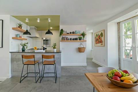 Apartamento T2 com três frentes e vista direta sobre o Tejo Alfama