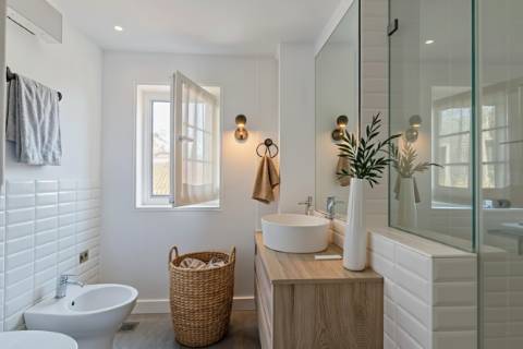 Apartamento T2 com três frentes e vista direta sobre o Tejo Alfama