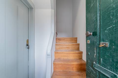 Apartamento T2 com três frentes e vista direta sobre o Tejo Alfama