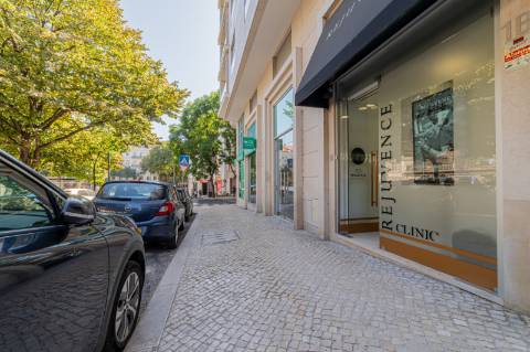 Trespasse de Salão de Beleza - Localização Premium na Avenida Casal Ribeiro, Lisboa