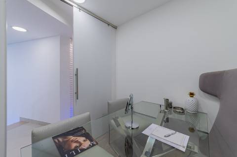 Trespasse de Salão de Beleza - Localização Premium na Avenida Casal Ribeiro, Lisboa