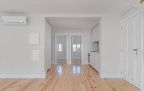 Arrendamento | T4 Duplex cheio de charme na Rua da Bela Vista à Graça