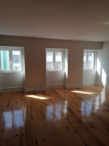 Arrendamento | T4 Duplex cheio de charme na Rua da Bela Vista à Graça