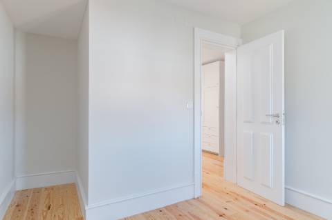 Arrendamento | T4 Duplex cheio de charme na Rua da Bela Vista à Graça