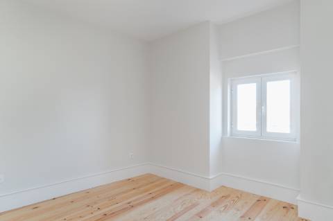 Arrendamento | T4 Duplex cheio de charme na Rua da Bela Vista à Graça